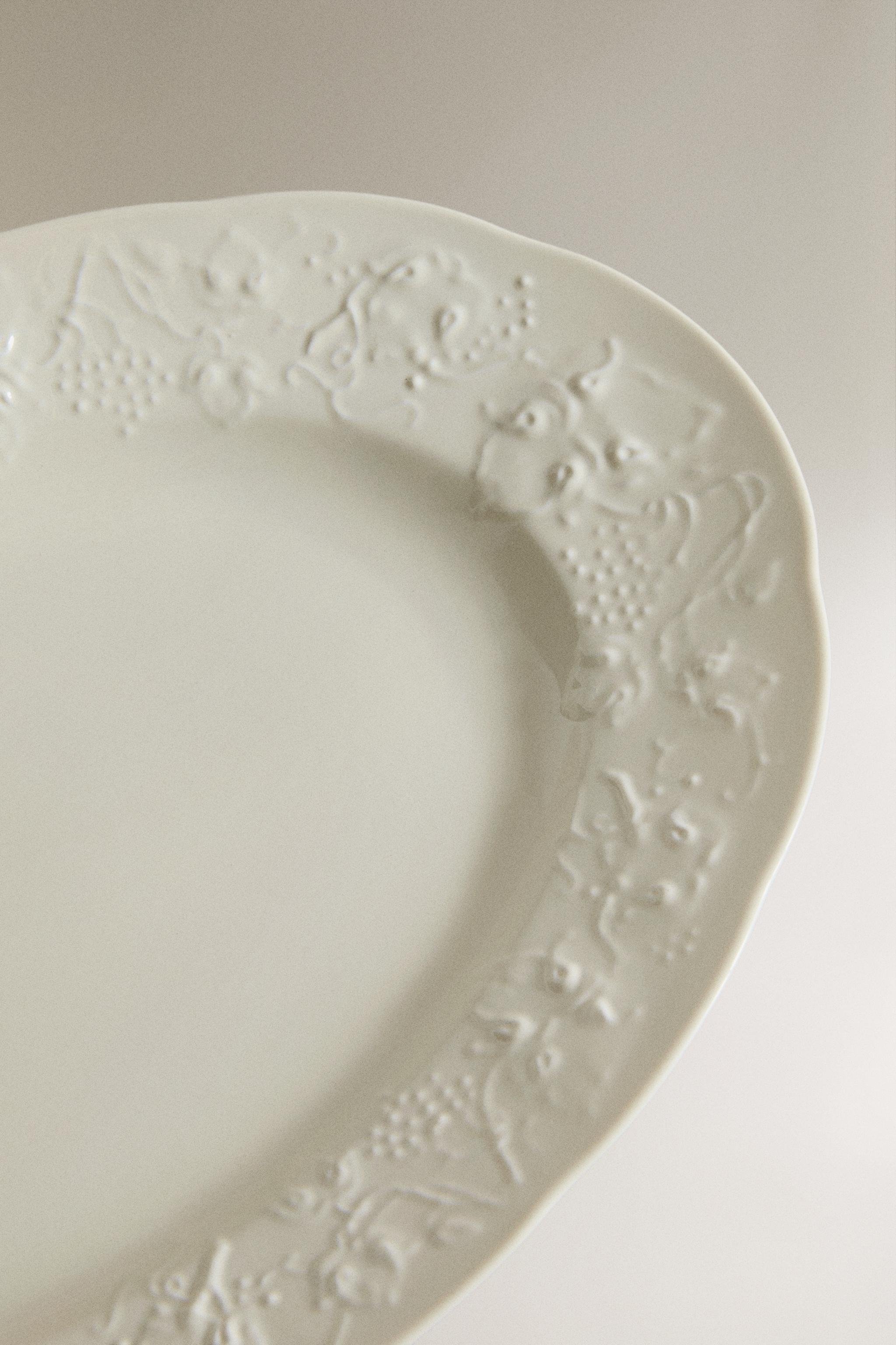 PLAT EN PORCELAINE RAISIN